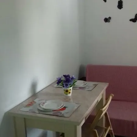 Garsoniera Marleny Năvodari