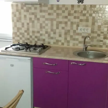 Garsoniera Marleny Năvodari